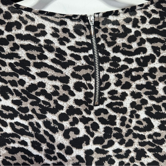 ONLY Grey Black Leopard Print Blouse Zip Back Short Sleeve Top NWT Size XS EU 34 - Picture 4 of 9
